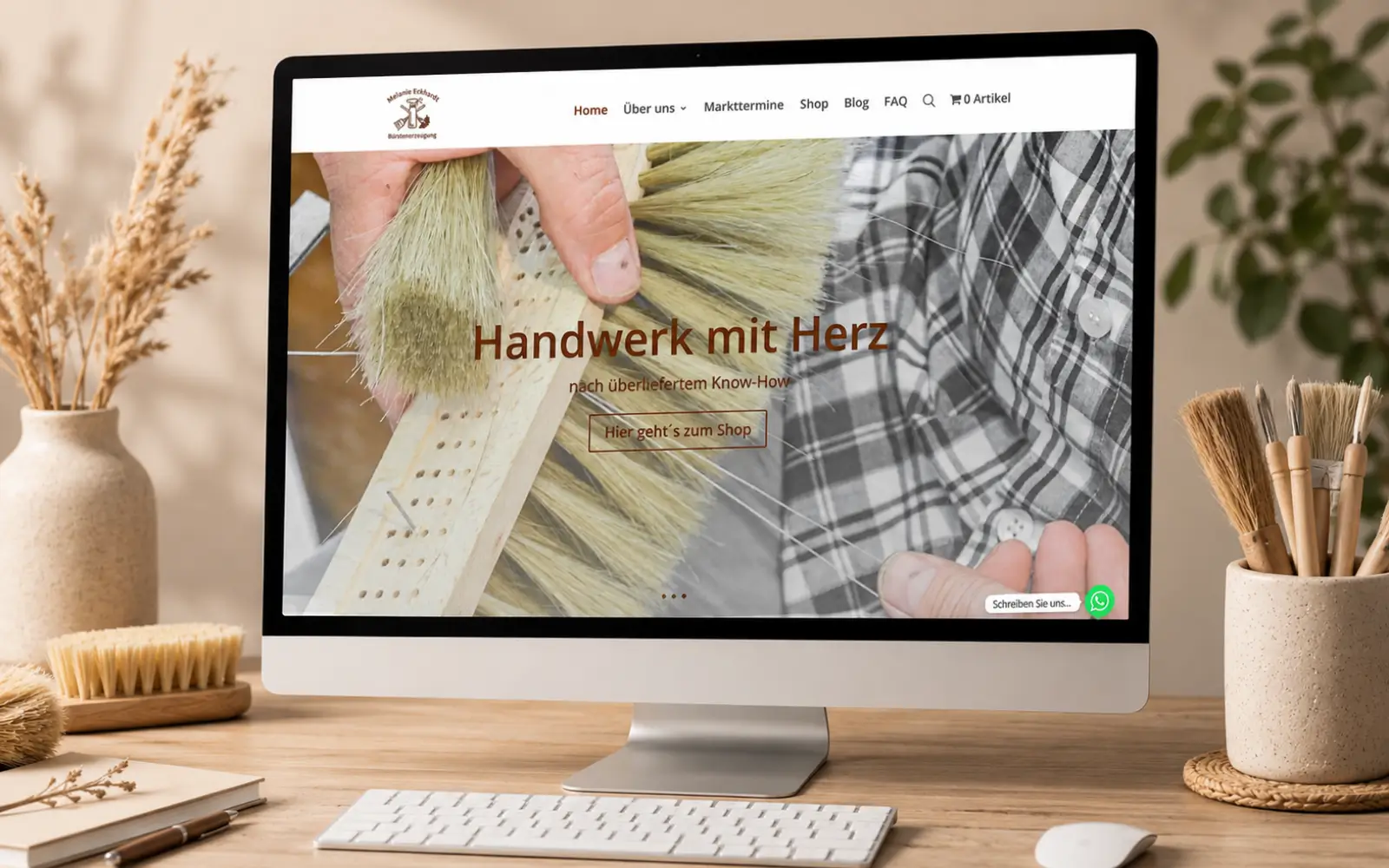 Website der Bürstenerzeugung Melanie Eckhardt als Mockup auf einem Desktop-Monitor