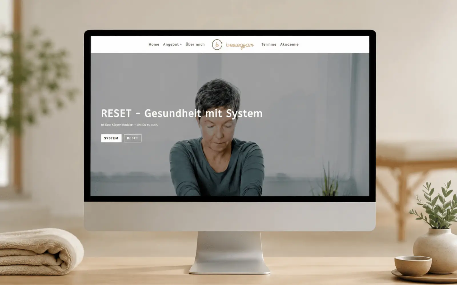 Startseite der Bewegsam Webseite mit dem Bereich „RESET – Gesundheit mit System“ als Desktop-Mockup