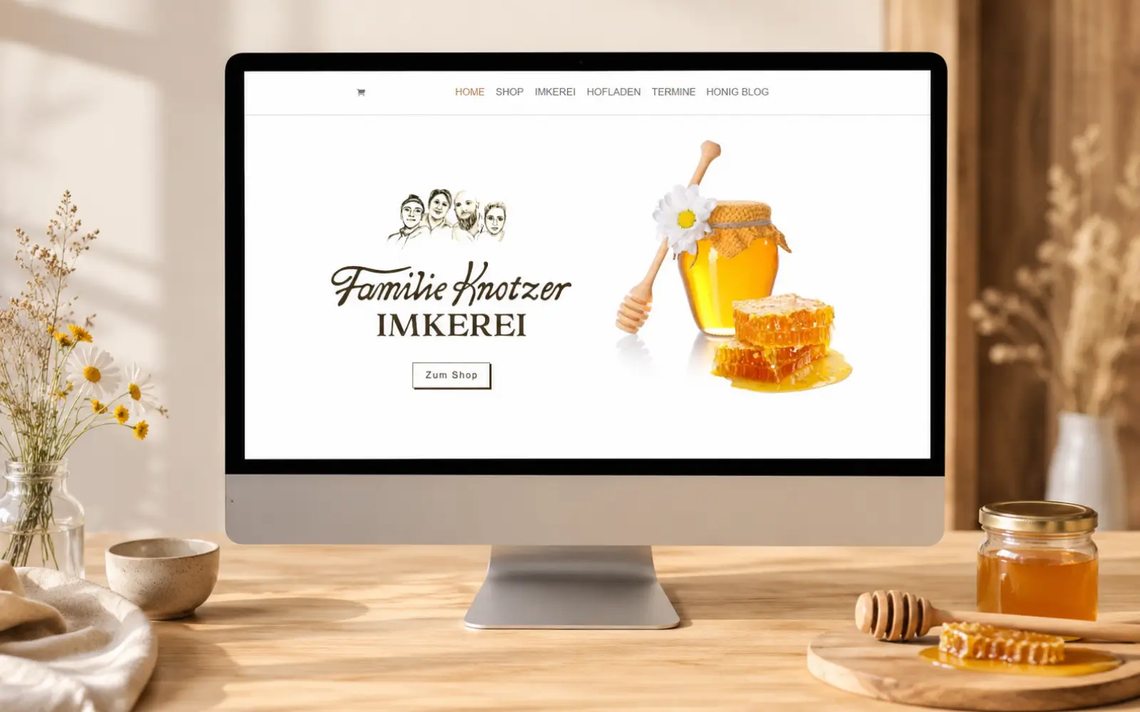 Startseite der Imkerei Knotzer mit Honigprodukten als Desktop-Mockup