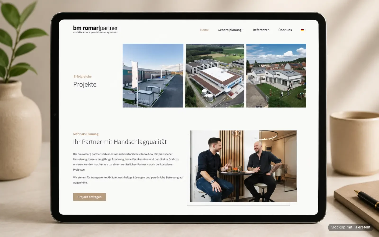 Tablet-Mockup mit einem Website-Screenshot der Über-uns-Seite von bm romar | partner.
